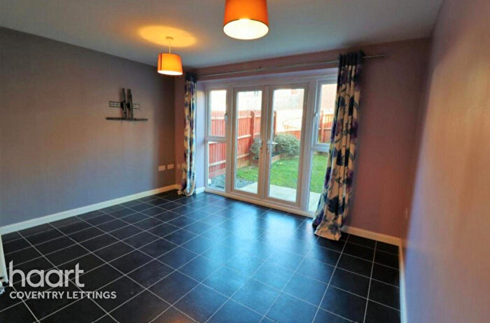 3 Bedroom Town House To Rent In Queen Elizabeth Road, Nuneaton, CV10