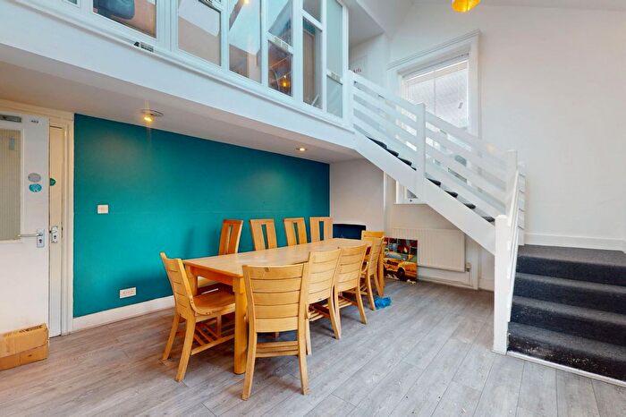 Semi-Detached House For Sale In Hillmarton Road, London, N7