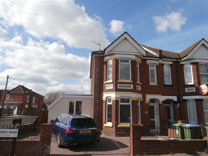 2 Bedroom Apartment To Rent In Morris Road Upper Flat, **Student Apartment** Student Apartment **, Southampton, SO15