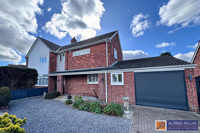 4 Bedroom Semi-Detached House For Sale In Grosvenor Drive, Cleadon, SR6