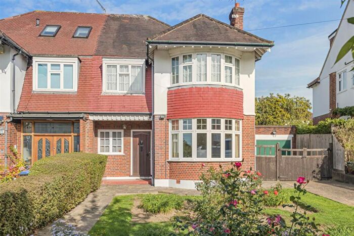 4 Bedroom House For Sale In Heddon Court Avenue, Cockfosters, EN4