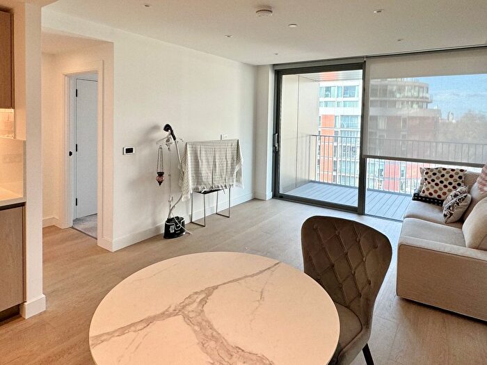 2 Bedroom Flat To Rent In Palmer Road, London, SW11
