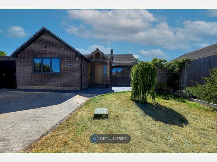 4 Bedroom Bungalow To Rent In Strakers Hill, East Studdal, Dover, CT15