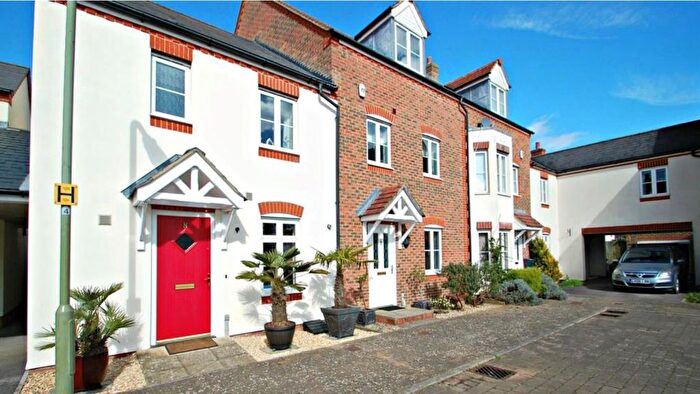3 Bedroom Semi-Detached House For Sale In Hobbs Square, Petersfield, Hampshire, GU31