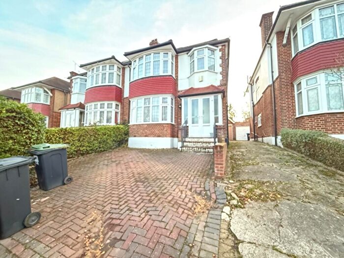 4 Bedroom House To Rent In South Lodge Drive, Southgate, N14