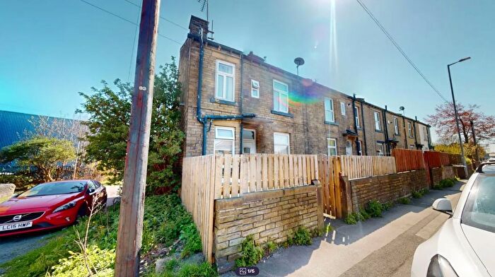 2 Bedroom Terraced House For Sale In Cutler Heights Lane, Bradford, BD4