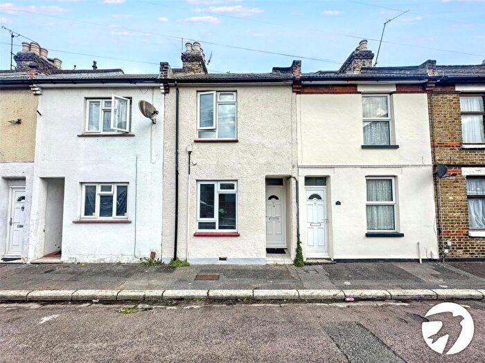 2 Bedroom Terraced House For Sale In Albert Road, Chatham, Kent, ME4