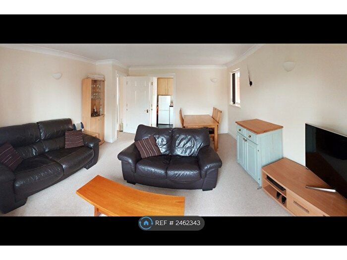 2 Bedroom Flat To Rent In Oddfellows Road, Newbury, RG14