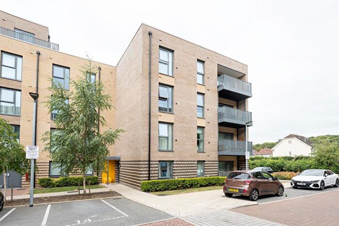 2 Bedroom Flat For Sale In Merriam Close, Highams Park, E4