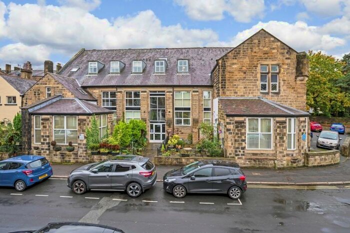 2 Bedroom Flat To Rent In Grove Square, Ilkley, LS29
