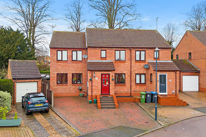 3 Bedroom Semi Detached House For Sale In St. Wulstan Way, Southam, CV47