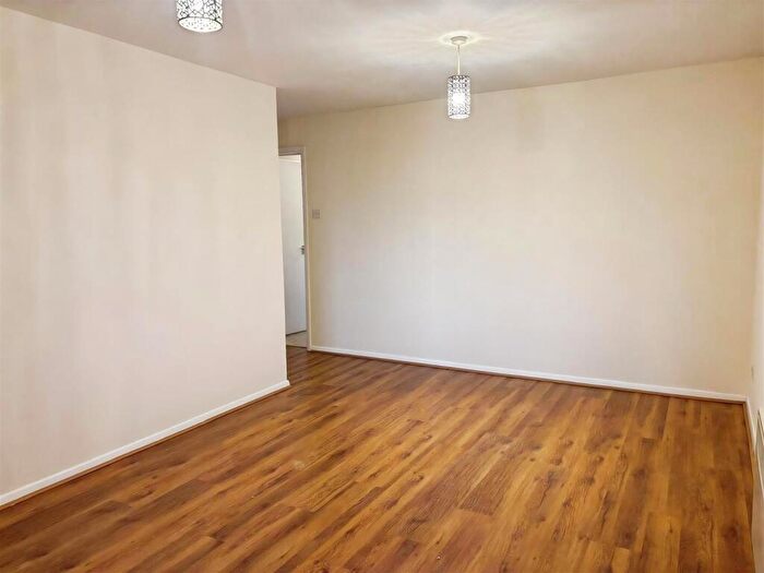 1 Bedroom Flat To Rent In Walpole Road, Burnham, SL1