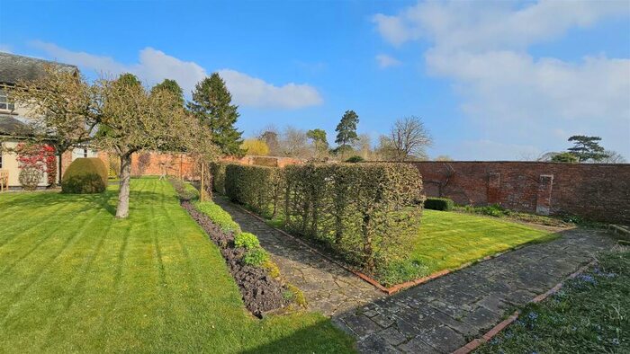 5 Bedroom Detached House For Sale In Sutton Lane, Elton, NG13