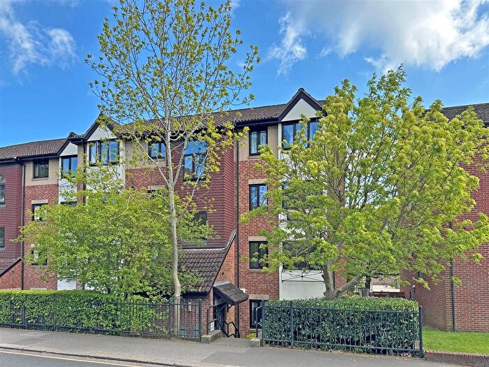 2 Bedroom Flat For Sale In Station Road, Redhill, RH1