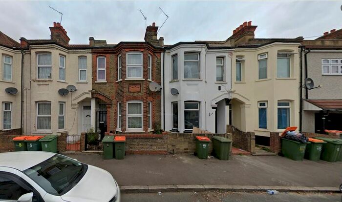 2 Bedroom Flat To Rent In Burley Road, London, E16