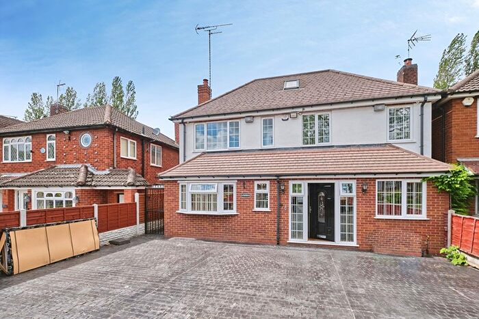 5 Bedroom Detached House For Sale In Pear Tree Road, Great Barr, Birmingham, B43