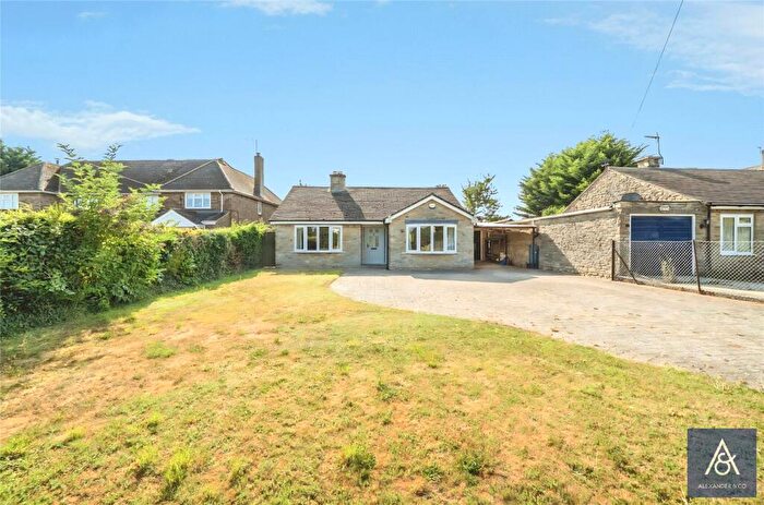 3 Bedroom Bungalow For Sale In Charlton Way, Farthinghoe, Brackley, NN13