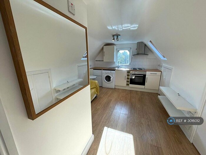 Studio To Rent In Chigwell Road, Woodford Green, IG8