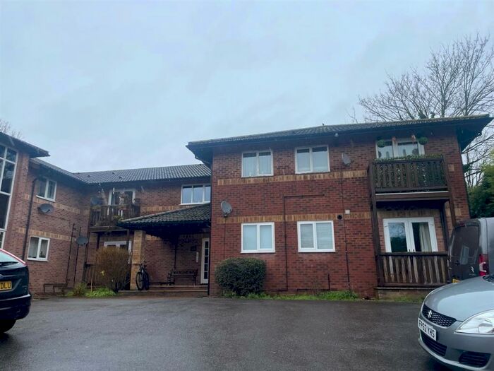 2 Bedroom Flat To Rent In The Laurels, Andover, Hampshire, SP10