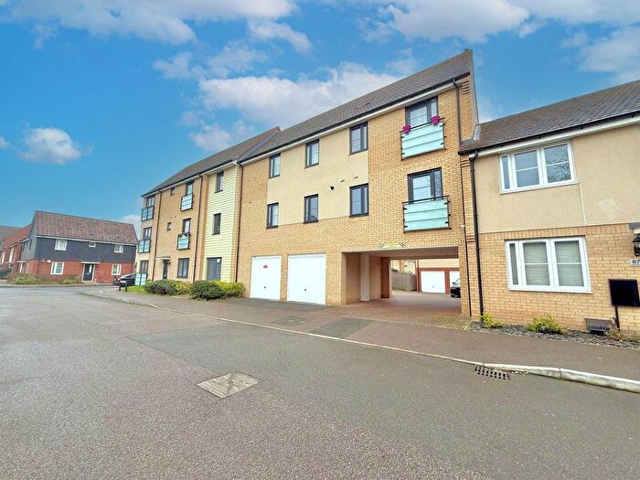 2 Bedroom Flat For Sale In Vauxhall Way, Dunstable, LU6