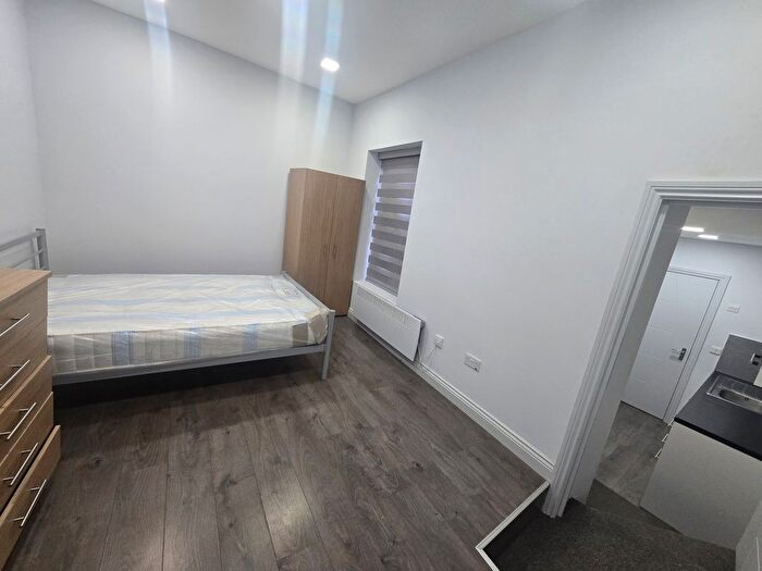 Studio To Rent In High Street, London, W3