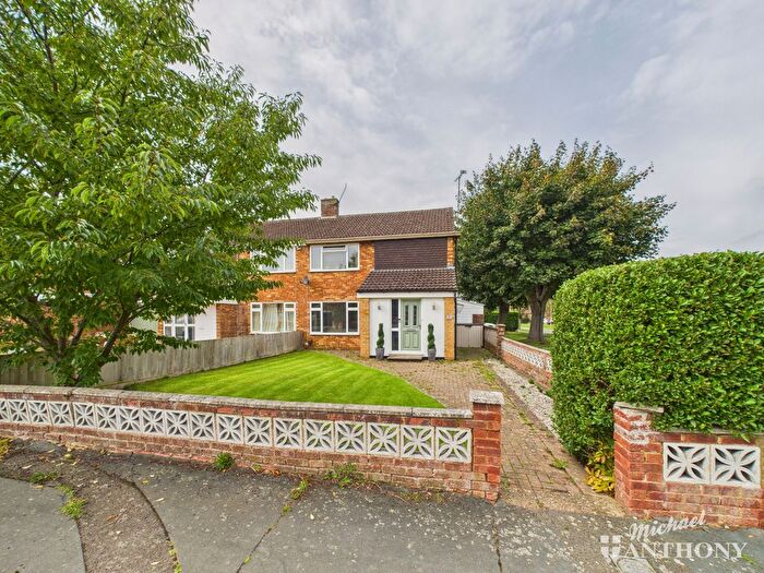 3 Bedroom Semi-Detached House For Sale In Southfield Road, Aylesbury, Buckinghamshire, HP20