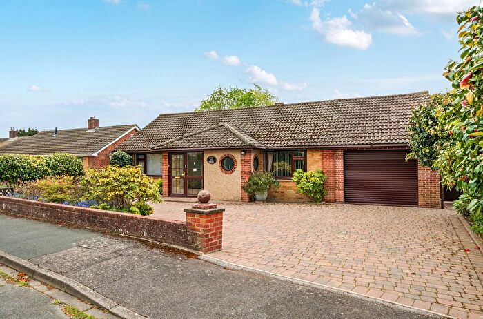 3 Bedroom Bungalow For Sale In Solent Way, Gosport, Hampshire, PO12