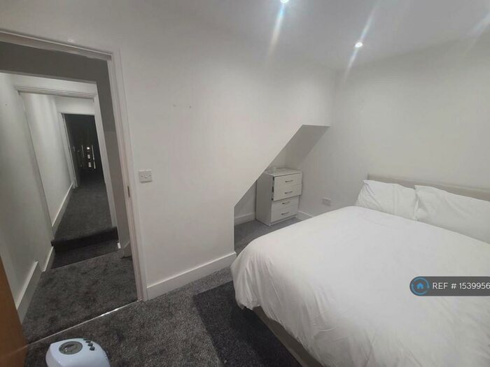 5 Bedroom Terraced House To Rent In Brighton Road, Reading, RG6