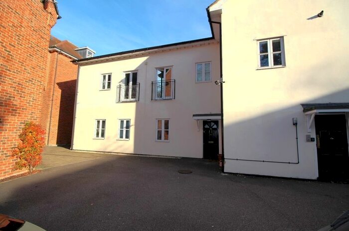 2 Bedroom Flat To Rent In Bancroft, Hitchin, SG5