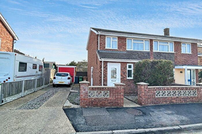 3 Bedroom End Of Terrace House For Sale In Amhurst Gardens, Belton, NR31