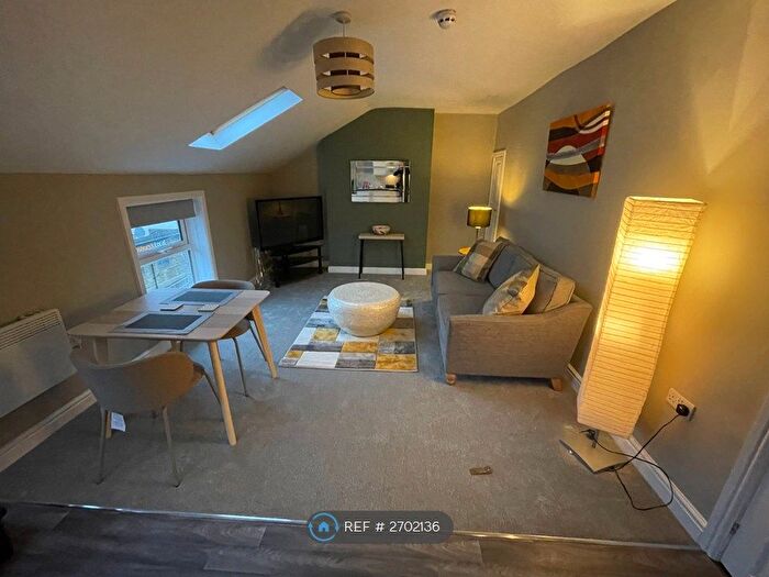 2 Bedroom Flat To Rent In Leeds Road, Harrogate, HG2