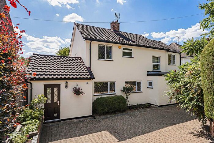 4 Bedroom Detached House For Sale In Beech Avenue, Radlett, WD7