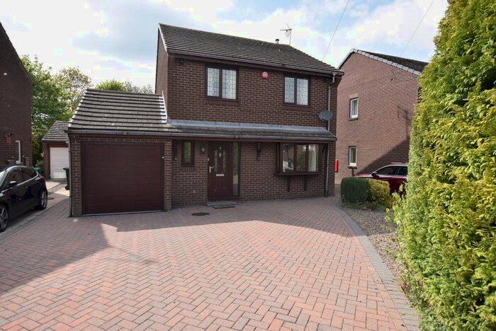 3 Bedroom Detached House To Rent In Osprey Close, Leeds, LS17