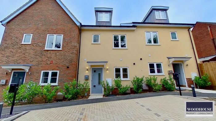 3 Bedroom End Of Terrace House To Rent In Stevens Close, Potters Bar, EN6