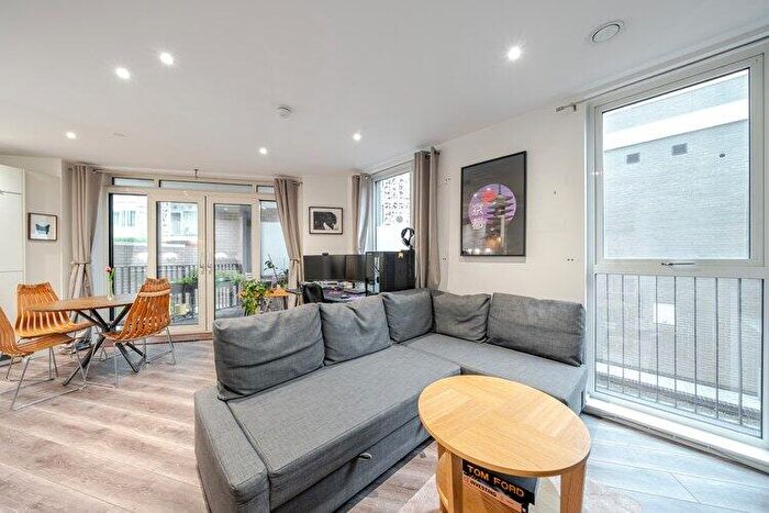 1 Bedroom Flat For Sale In Hale Point, Ilford, London, IG1