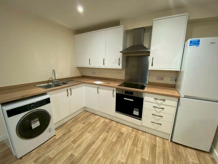1 Bedroom Flat To Rent In Junction Road, Southampton, Hampshire, SO40