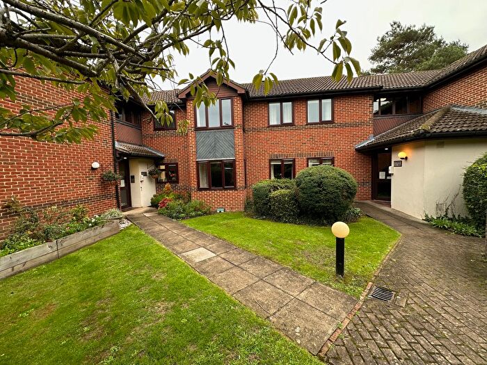 1 Bedroom Flat For Sale In Huntsgreen Court, Bracknell, RG12