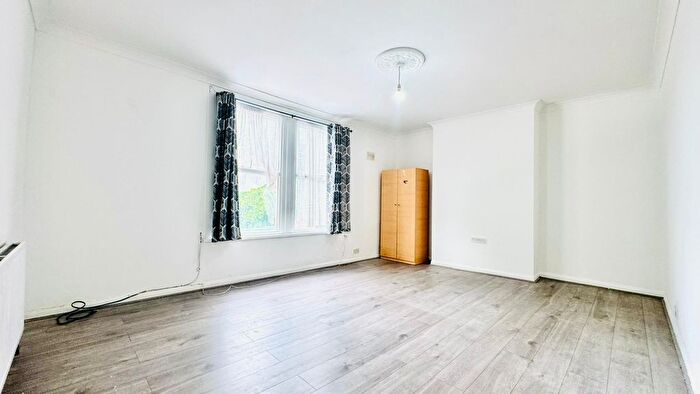 2 Bedroom Flat To Rent In Barking Road, E6