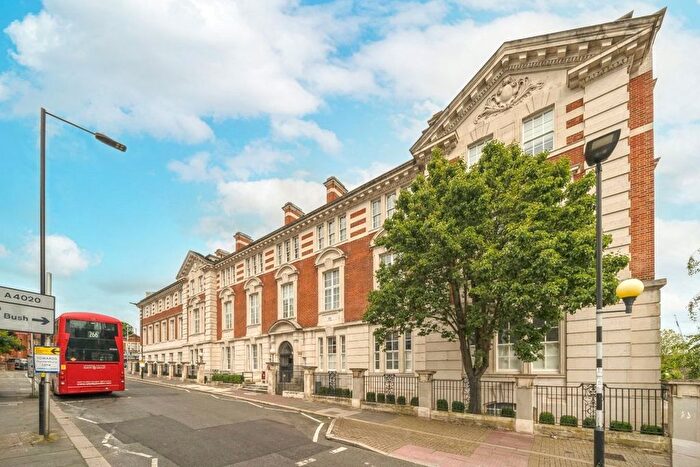 2 Bedroom Flat To Rent In Winchester Street, Acton, W3