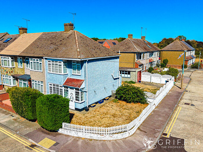 3 Bedroom End Of Terrace House For Sale In Stanford Gardens, Aveley, South Ockendon, RM15