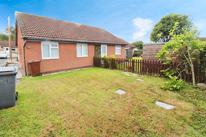 2 Bedroom Semi-Detached Bungalow For Sale In Howdale Road, Hull, HU8