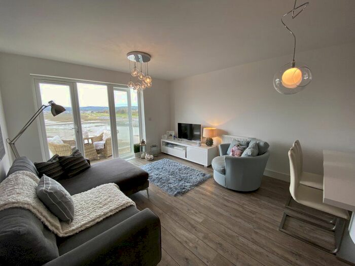 2 Bedroom Flat To Rent In Maliphant, Bwlchygwynt, SA15