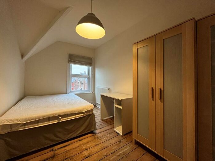 2 Bedroom Flat To Rent In Clyde Road, West Didsbury, M20