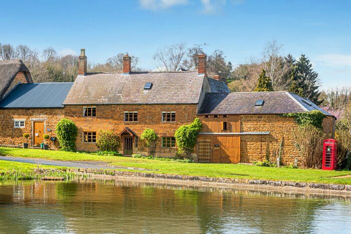 4 Bedroom Cottage For Sale In The Green, Warmington, Banbury Oxfordshire, OX17