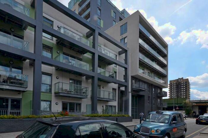 Flat To Rent In Christian Street, Aldgate, E1