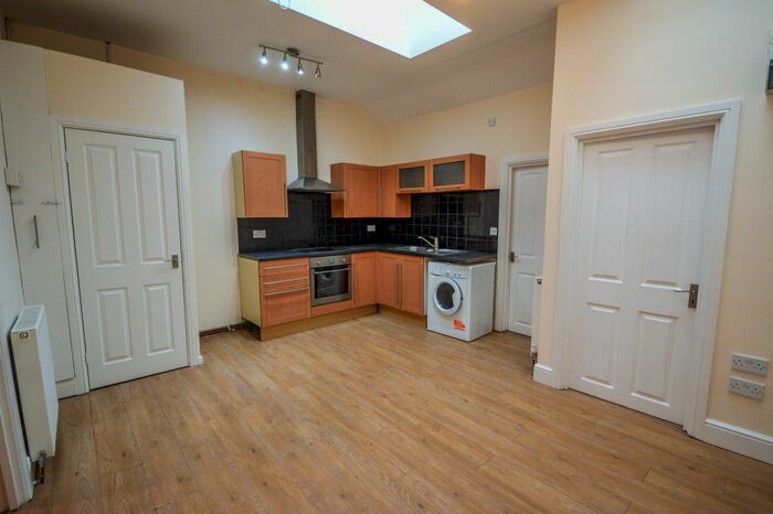3 Bedroom Flat To Rent In Manchester Road, West Timperley, Altrincham, WA14