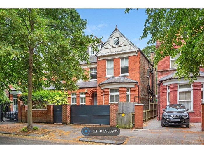 3 Bedroom Flat To Rent In Dukes Avenue, London, W4