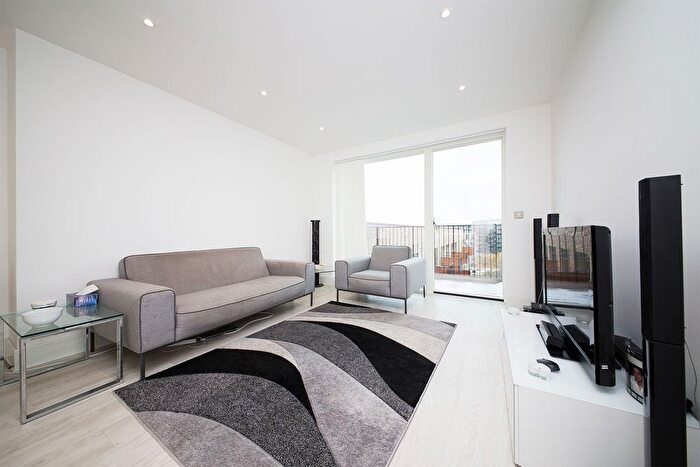 1 Bedroom Flat To Rent In Lakeside Drive, Park Royal, NW10