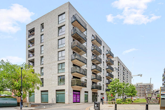 1 Bedroom Apartment For Sale In Suntrap Court, Rookwood Way, London, E3
