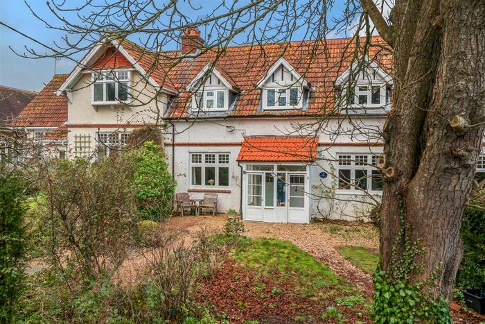 3 Bedroom Detached House For Sale In Post Cottages, Winchester, SO21